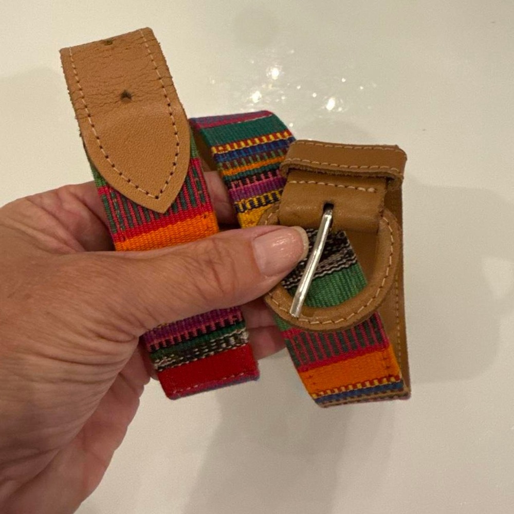 Multicolored woven belt with geometric stripes